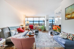 7002 JFK Blvd E in West New York, NJ - Building Photo