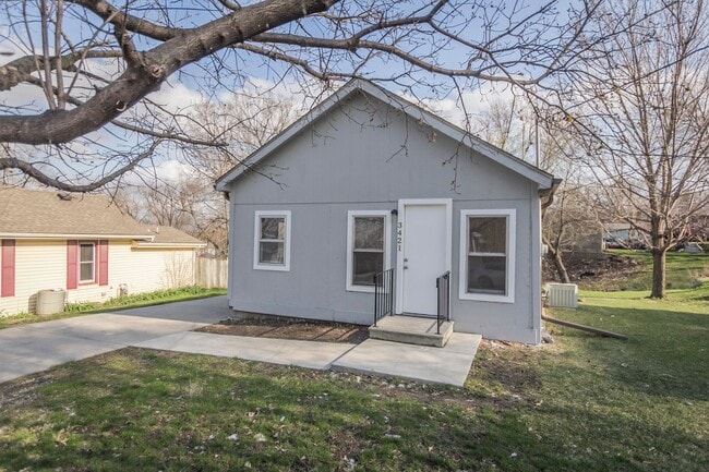 3421 Thompson Ave in Des Moines, IA - Building Photo - Building Photo