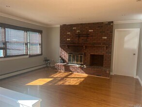 3 Thornridge Ln in Centereach, NY - Building Photo - Building Photo