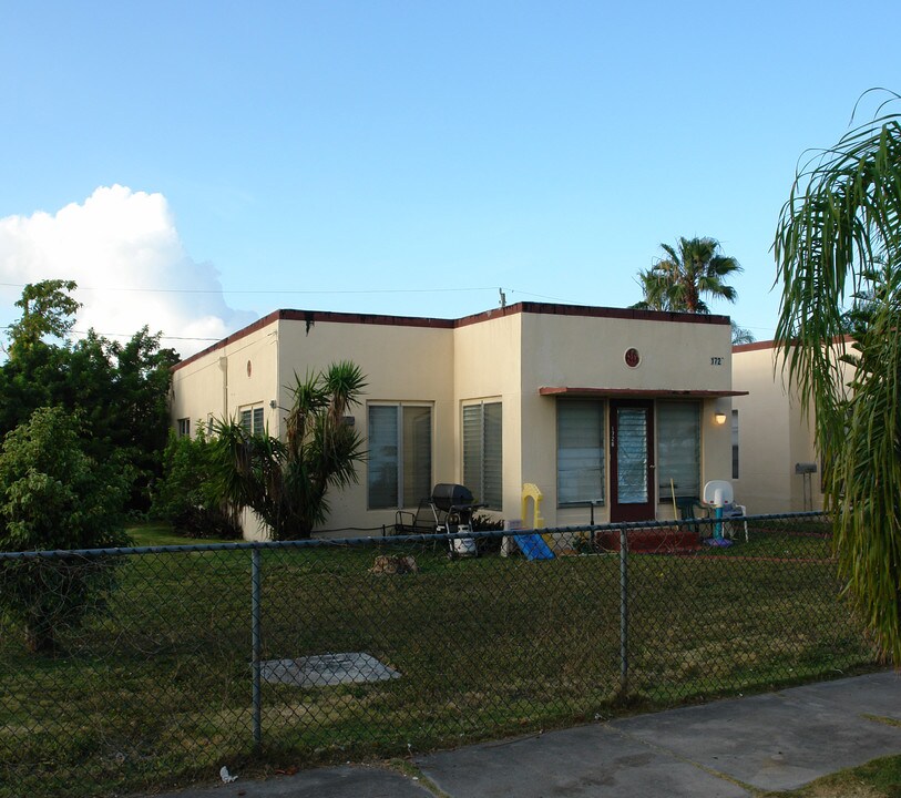 1728-1730 Plunkett St in Hollywood, FL - Building Photo