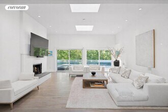 3 Southwood Ln in Westhampton Beach, NY - Building Photo - Building Photo