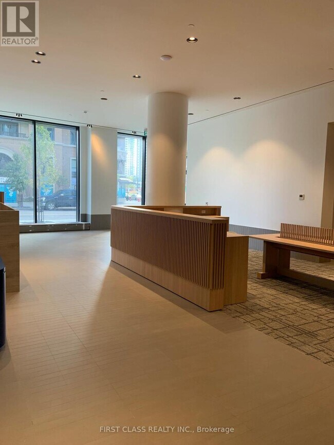 395 Square One Dr in Mississauga, ON - Building Photo - Building Photo