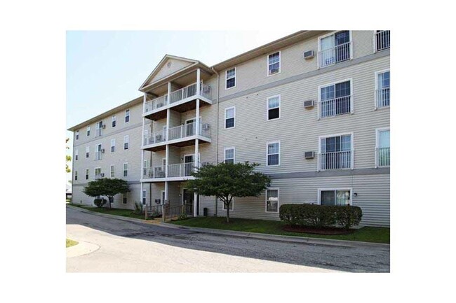 ST. CLAIR LANDINGS in Port Huron, MI - Foto de edificio - Building Photo