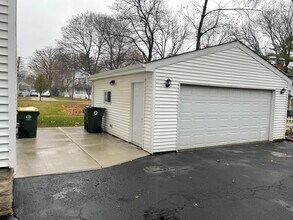 8 E Euclid Ave, Unit First Floor in Arlington Heights, IL - Foto de edificio - Building Photo