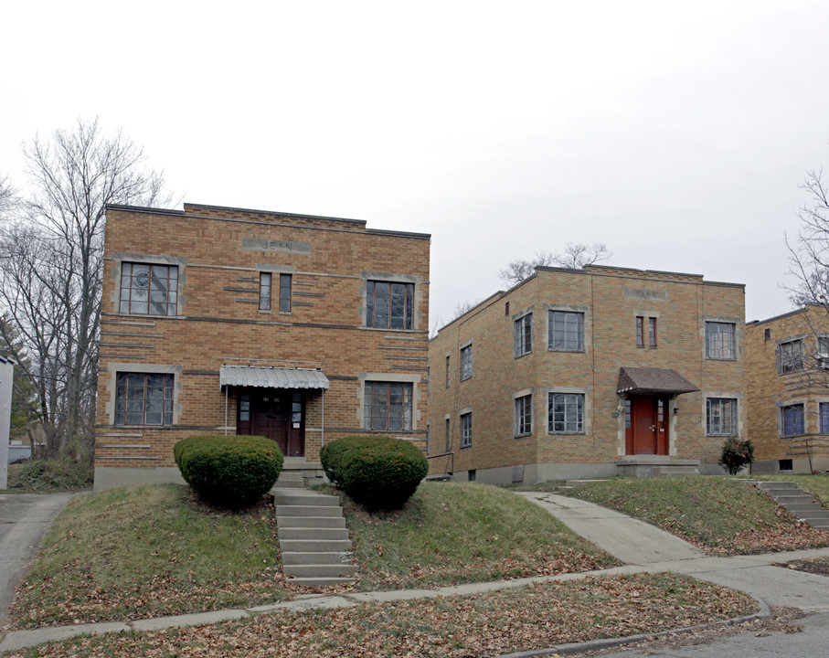 2235 Emerson Ave in Dayton, OH - Foto de edificio