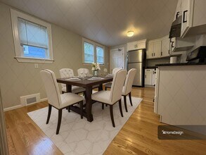 41 Margaret Rd in Newton, MA - Foto de edificio - Building Photo