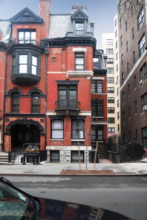 146 E 89th St in New York, NY - Building Photo