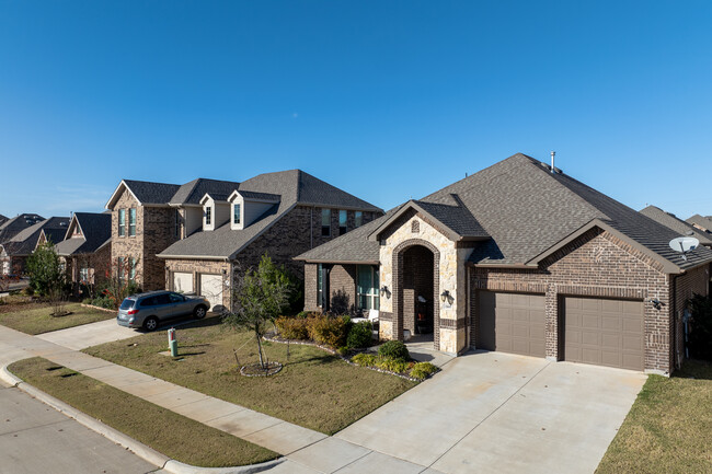 Twin Hills in Arlington, TX - Building Photo - Building Photo