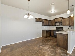 1848 Post Oak Rd in El Reno, OK - Foto de edificio - Building Photo