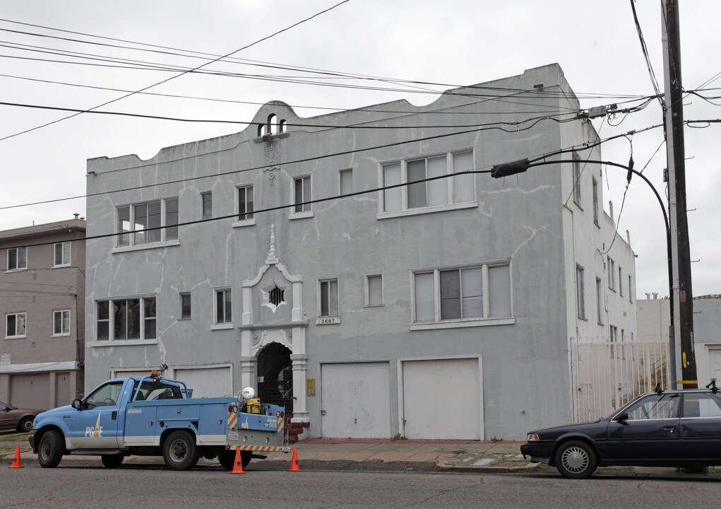 2697 Havenscourt Blvd in Oakland, CA - Foto de edificio