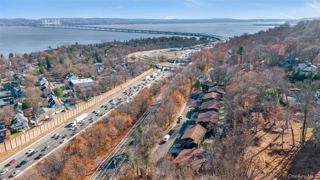15 Longview Ct in Nyack, NY - Building Photo - Building Photo