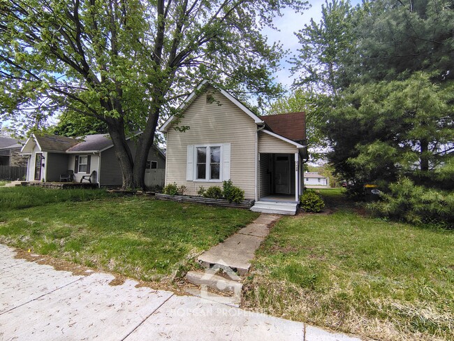 property at 1120 W 4th St