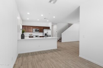 2842 E Tracy Ln in Phoenix, AZ - Building Photo - Building Photo