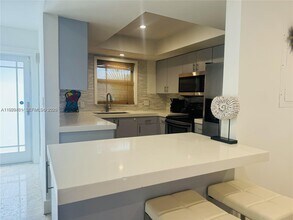 1987 NE 123rd St in North Miami, FL - Building Photo - Building Photo