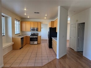 10116 Desert Wind Dr in Las Vegas, NV - Building Photo - Building Photo