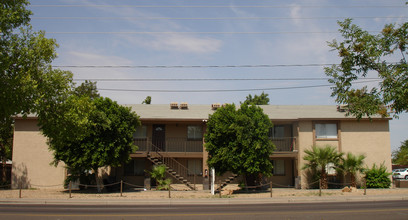 Orangewood Luxury Apartments in Phoenix, AZ - Building Photo - Building Photo