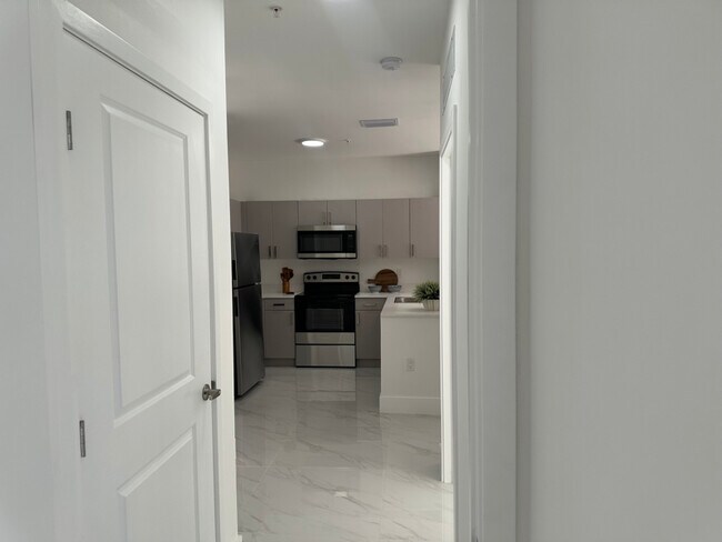 1453 W 29th St in Hialeah, FL - Building Photo - Building Photo