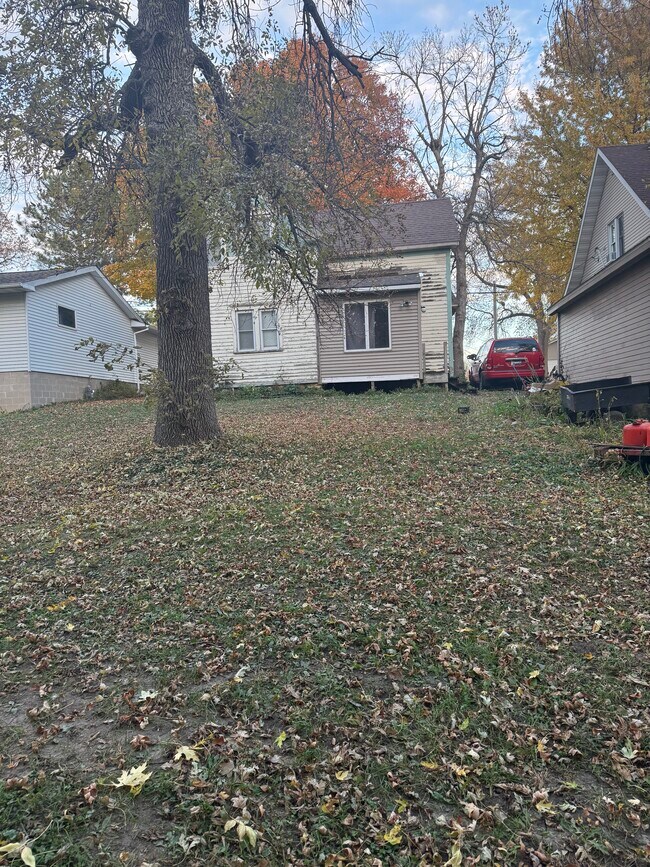 204 Independence Ave S in Clarks Grove, MN - Building Photo - Building Photo