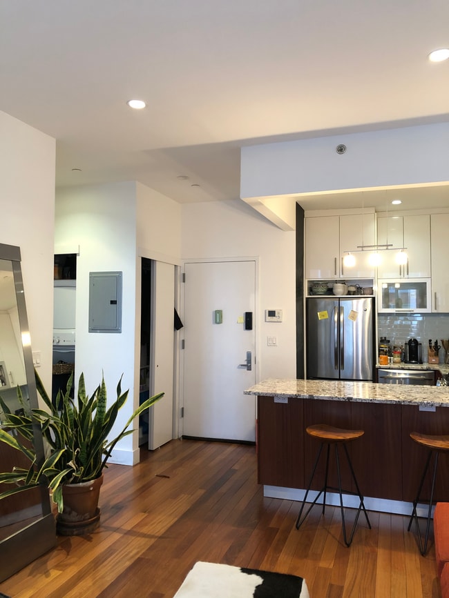 4118 27th St, Unit 6B in Long Island City, NY - Building Photo - Building Photo