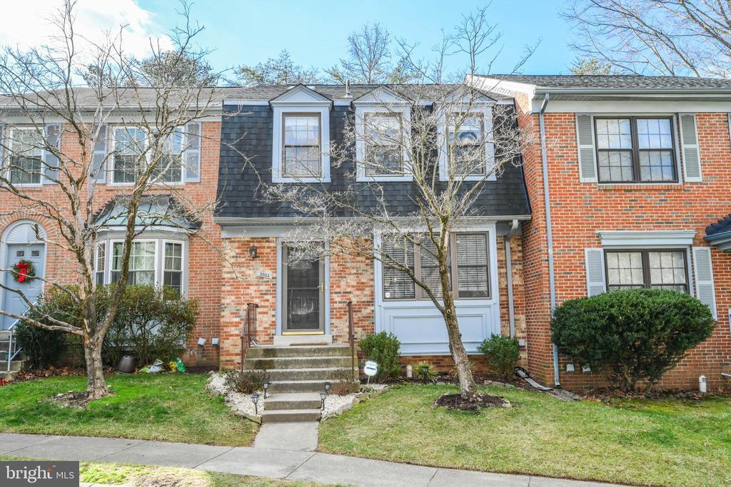 3964 Burning Bush Ct in Fairfax, VA - Building Photo