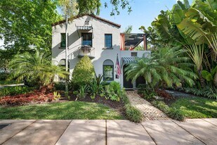 447 Giralda Ave in Coral Gables, FL - Building Photo