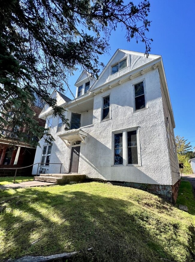 property at 1513 E Superior St