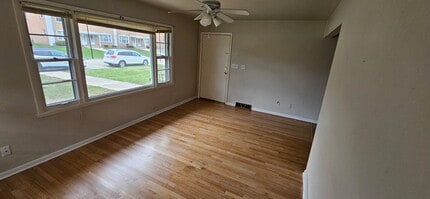 5841 Garrett Ln, Unit A in Rockford, IL - Foto de edificio - Building Photo