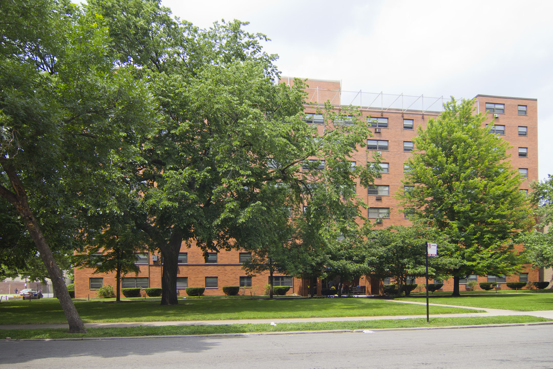 Drexel Square in Chicago, IL - Building Photo