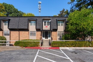 325 Winding River Dr in Dunwoody, GA - Building Photo