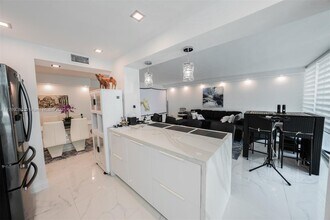 18071 Biscayne Blvd, Unit # 901 in Aventura, FL - Foto de edificio - Building Photo