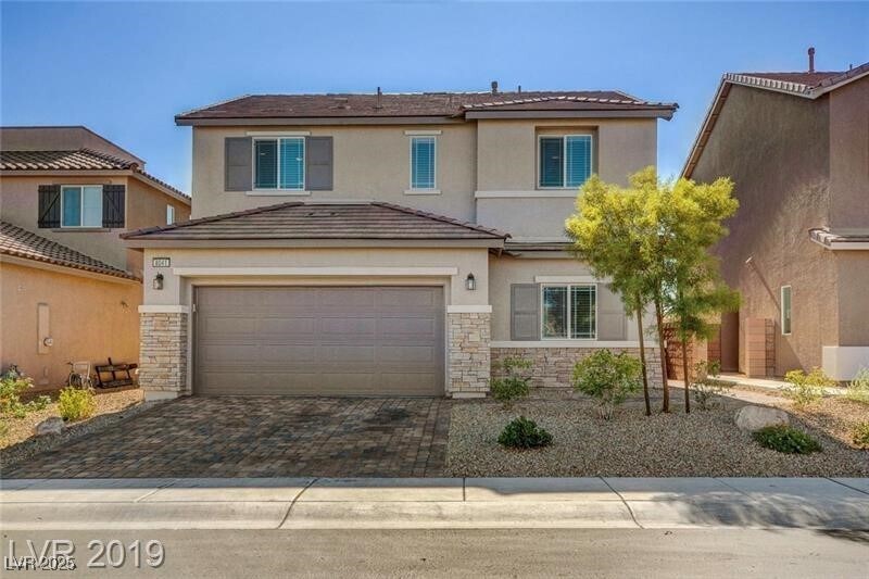 8041 Ancient Oaks Ave in Las Vegas, NV - Building Photo