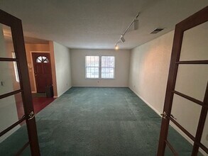 2723 Donner Way in Sacramento, CA - Building Photo - Building Photo