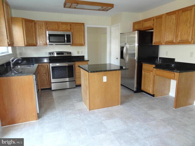 822 Anna Ln in Gambrills, MD - Building Photo - Building Photo