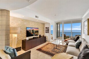 19111 Collins Ave in Sunny Isles Beach, FL - Building Photo