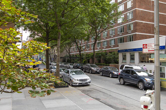 Toulaine Apartments in New York, NY - Foto de edificio - Building Photo