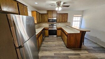 1003 E Oakland St in Shawnee, OK - Building Photo