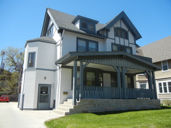 3125 N Hackett Ave, Unit 3125 N. Hackett Ave