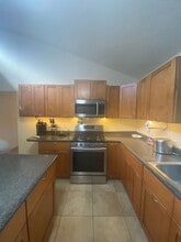 242 W Waiko Rd in Wailuku, HI - Building Photo - Building Photo