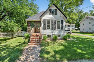 302 Van Deusen St, Unit #1 in Madison, WI - Building Photo