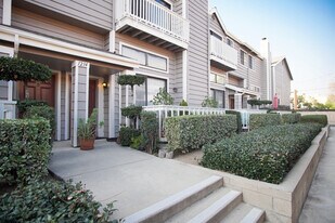 1214 S Mayflower Ave, Unit D in Monrovia, CA - Building Photo