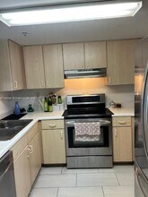 3000 Coral Way, Unit 1117 in Coral Gables, FL - Foto de edificio - Building Photo