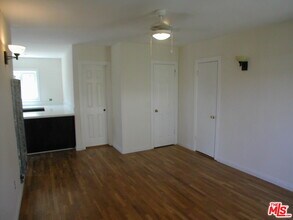 2221 Ocean Park Blvd in Santa Monica, CA - Building Photo - Building Photo