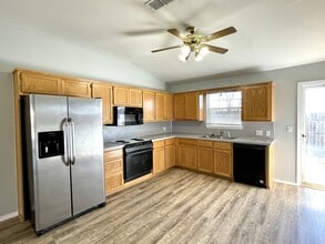 2301 Cimmaron Dr in Ardmore, OK - Building Photo - Building Photo