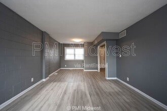 6060 E 16th St in Indianapolis, IN - Foto de edificio - Building Photo