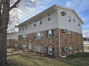 3570 Kimberly Downs Rd in Davenport, IA - Building Photo - Building Photo