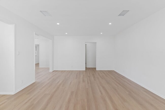 237 Belmont Ave in Long Beach, CA - Foto de edificio - Building Photo