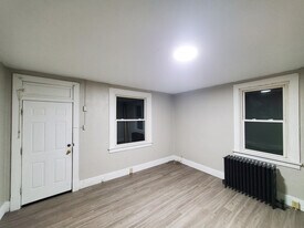 550 Railroad St, Unit 1 in Turtle Creek, PA - Building Photo