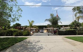 8755 Indiana Ave in Riverside, CA - Foto de edificio - Building Photo