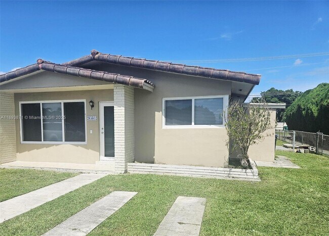 9301 SW 37th St in Miami, FL - Building Photo - Building Photo
