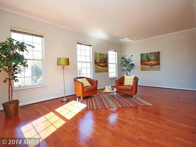 2539 James Maury Dr in Herndon, VA - Foto de edificio - Building Photo